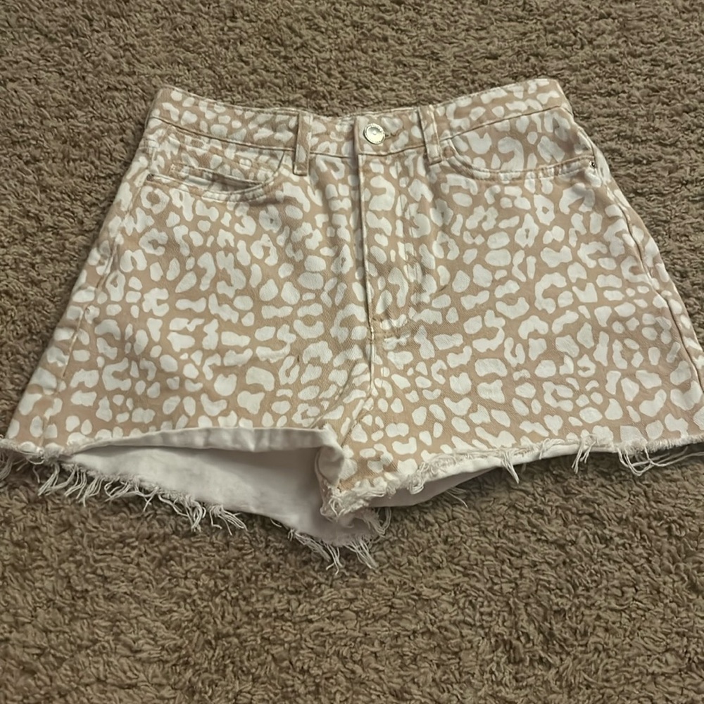 leopard print zara jean shorts never worn, size 4